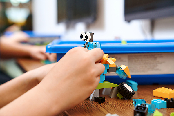 포토 JPG 해외이미지 모델 디자인 행복 어린이 조각 과학 백그라운드 교실 학교 미래 기술 창조 소년 사람없음 농작물 장난감 기계 기술자 엔지니어 로봇 클럽 다문화 조립 혁명 프로젝트 인터랙티브 해외포토 직업 교육 남자 감정 컨셉 농업 사람 사회이슈 파일형식 이미지허브