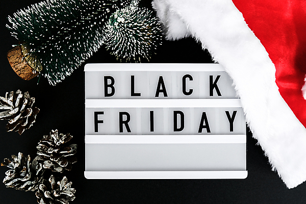 포토 JPG 해외이미지 검은배경 실내 사람없음 크리스마스트리 세일 미니어처 솔방울 라이트박스 블랙프라이데이 해외포토 백그라운드 크리스마스 데이이벤트 내부 모형 검은색 파일형식 이미지허브