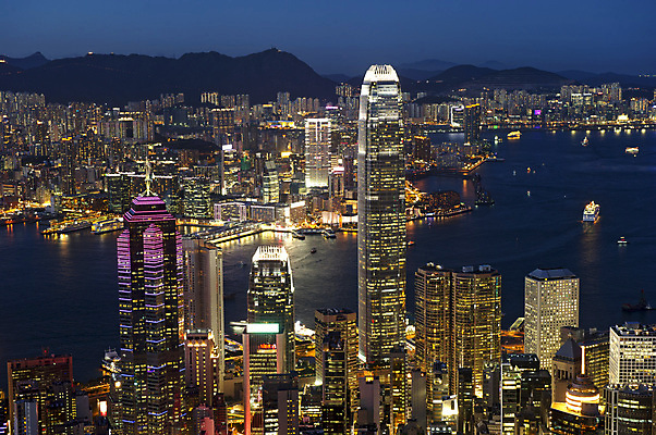 포토 JPG 해외이미지 아시아 여행 건축양식 유리 하늘 휴가 동양인 풍경 사람없음 건물 금융 경제 빛 도시풍경 컬러풀 뷰티 탑 항구 중국 바위 도시 도심 야간 큼 바쁨 네온 장면 포트 홍콩 스카이라인 절정 철강 해외포토 자연요소 건축물 건축 나라 컬러 교통시설 재질 인종 돌_바위 크기 파일형식 이미지허브