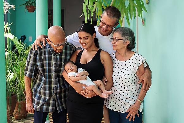 포토 JPG 해외이미지 라이프스타일 커플 할아버지 딸 행복 안경 할머니 결혼 가족 관계 엄마 함께함 사랑 미소 사람 여러명 성인 컬러풀 우정 백발 아기 DNA 손주 다인종 세대 옛날 해외포토 헤어스타일 잡화 여자 노년 남자 감정 컬러 다수 컨셉 표정 인종 이벤트 생활 친구 생명공학 파일형식 이미지허브