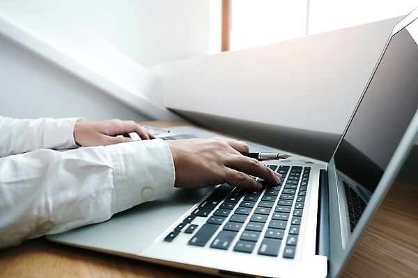 포토 JPG 해외이미지 손 여자 백그라운드 컨셉 회사 비즈니스 통계 유리 사람없음 내부 금융 자료 계산 확대 상담원 분석 보고서 문서 투자 수익 시트 회계 계좌 리뷰 세금 수입 제어 프로젝트 경제학 회계사 해외포토 직업 교육 재질 사람 신체부위 경제 사무원 파일형식 이미지허브