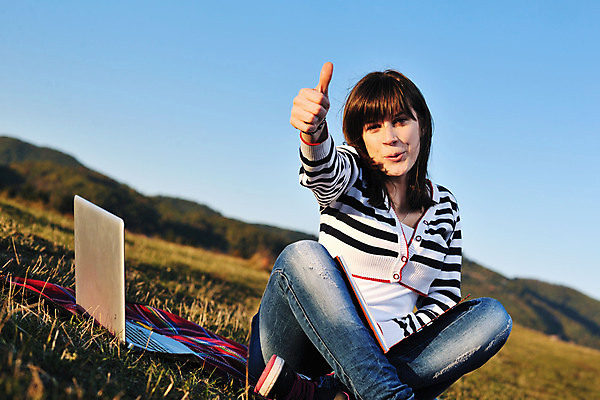 포토 JPG 해외이미지 백인 학생 라이프스타일 계절 공원 여자 교육 행복 인터넷 자연 하늘 휴가 함께함 한명 미소 웃음 사람 성인 야외 10대 초록색 파란색 노트북 스터디 컴퓨터 청춘 뷰티 공책 기쁨 가을 업무 무선전화기 해외포토 서양인 1 공공시설 감정 컬러 컨셉 청소년 문구용품 표정 생활 전자제품 학습 작업 전화기 생태계 파일형식 이미지허브