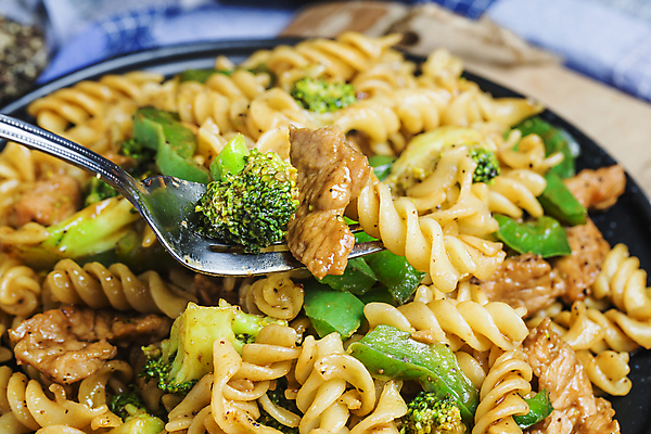 포토 JPG 해외이미지 전통 접시 음식 포크 치즈 파스타 스파게티 육류 돼지고기 요리 사람없음 식당 계란 검은색 식사 저녁식사 어둠 이탈리아 흰색 신선 닫기 맛 지중해 먹기 크림 향신료 묘사 햄 베이컨 레시피 후추 노른자 바질 점심식사 해외포토 식기 유럽 바다 컬러 컨셉 식재료 모션 유제품 서양음식 상점 알 향미료 파일형식 이미지허브