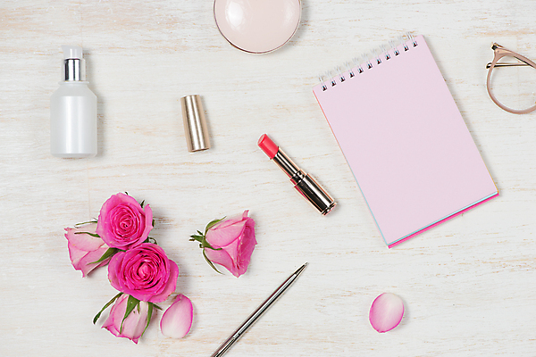 포토 JPG 해외이미지 꽃잎 안경 실내 사람없음 하이앵글 뷰티 장미 화장품 립스틱 흰배경 스프링노트 팩트 해외포토 잡화 꽃 뷰포인트 백그라운드 내부 공책 흰색 파일형식 이미지허브