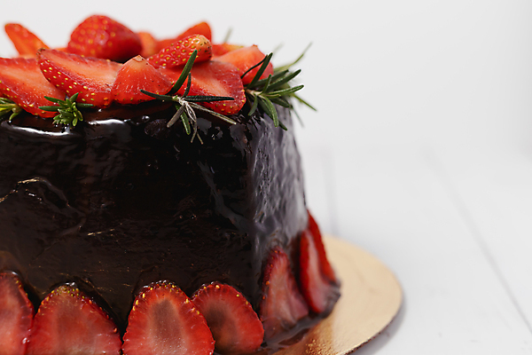 포토 JPG 해외이미지 접시 열매 음식 조각 백그라운드 잎 다이어트 과일 재료 딸기 디저트 건강 요리 사람없음 장식 빨간색 갈색 파티 과자 케이크 주방 초콜릿 어둠 빵집 흰색 축하 신선 생일 달콤 맛 유혹 설탕 먹기 크림 토핑 칼로리 코코아 충동구매 무스 브라우니 페스츄리 해로움 핸드메이드 맛있는 해외포토 식물 식기 기념일 음료 빵 컬러 컨셉 모션 이벤트 쇼핑 상점 과소비 파일형식 이미지허브