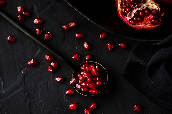 포토 JPG 해외이미지 검은배경 사람없음 숟가락 석류 석류알 해외포토 백그라운드 과일 수저 검은색 파일형식 이미지허브