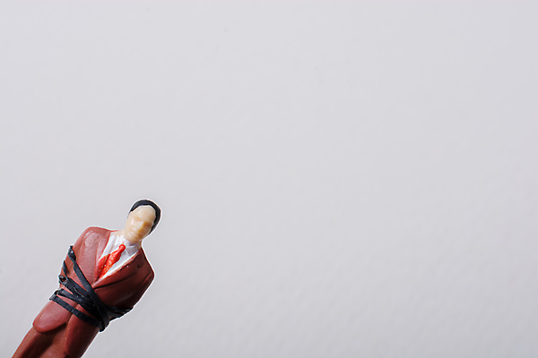 포토 JPG 해외이미지 실내 사람없음 고무줄 구속 흰배경 인물미니어처 카피스페이스 해외포토 백그라운드 컨셉 내부 공백 미니어처 흰색 파일형식 이미지허브