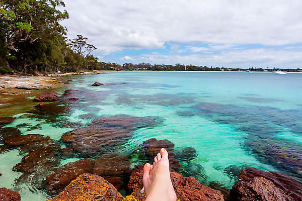 포토 JPG 해외이미지 라이프스타일 여자 바다 여행 발 하늘 휴가 항해 한명 야외 물 뷰티 평화 환경 수영 고급 호주 즐거움 휴양지 암초 강렬 파라다이스 해외포토 자연요소 1 감정 컨셉 배_교통 사람 생활 신체부위 장소 수상스포츠 오세아니아 파일형식 이미지허브