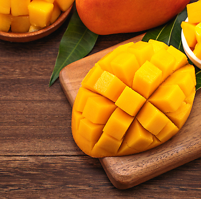 포토 JPG 해외이미지 스튜디오촬영 그릇 나뭇잎 쟁반 근접촬영 사람없음 목재 노란색 망고 해외포토 나무 식기 뷰포인트 컬러 잎 재료 실내 열대과일 파일형식 이미지허브