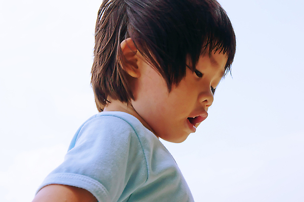 포토 JPG 해외이미지 남자 행복 아들 어린이 놀이 하늘 한국 사랑 한명 웃음 사람 동양인 소년 야외 파란색 일본 중국 봄 흰색 걸음마 남동생 해외포토 1 계절 감정 아시아 컬러 가족 모션 표정 인종 동생 파일형식 이미지허브