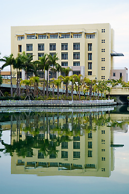 포토 JPG 해외이미지 디자인 외관 호수 건축양식 호텔 지붕 주택 파노라마 사람없음 야외 건물 물 강 반사 고요 연못 도심 타운 대칭 옛날 해외포토 자연요소 건축물 건축 숙소 촬영기법 도시 파일형식 이미지허브