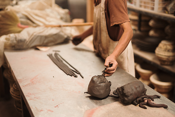 포토 JPG 해외이미지 모양 전통 손 문화 조각 노동자 새로움 기술 창조 사람 취미 사람없음 갈색 꽃병 젖음 업무 도자기 사발 닫기 컨테이너 그림 서식 회전 함선 만들기 점토 진흙 토기 장인 수공예 곰팡이 도예가 조각가 해외포토 직업 꽃 산업 컬러 컨셉 배_교통 모션 신체부위 작업 용기_그릇 사기그릇 공예 파일형식 이미지허브