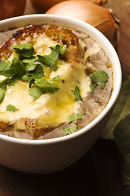 포토 JPG 해외이미지 접시 음식 빵 채소 양파 치즈 따뜻함 건강 요리 사람없음 목재 세로 노란색 숟가락 저녁식사 어둠 프랑스 뜨거움 그룹 사발 맛 수프 유기농 성분 패드 프랑스어 점심식사 정물화 크루통 핸드메이드 해외포토 나무 문자 식기 웰빙 유럽 컬러 컨셉 재료 유제품 수저 식사 사기그릇 그림 파일형식 이미지허브