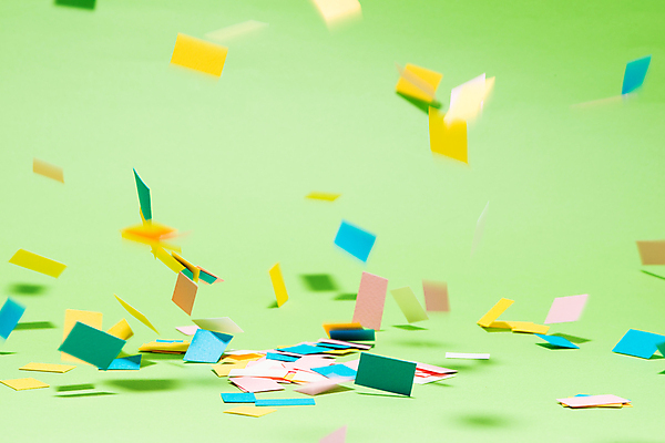 포토 JPG 해외이미지 실내 사람없음 아웃포커스 파티 축하 생일 떨어짐 즐거움 꽃가루 초록배경 해외포토 기념일 감정 백그라운드 컨셉 촬영기법 이벤트 내부 초록색 가루 파일형식 이미지허브