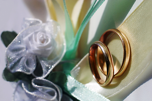 포토 JPG 해외이미지 전통 커플 드레스 결혼 2 결혼식 남편 휴가 함께함 선물 사랑 사람 사람없음 장식 유행 신혼여행 축하 반지 잡기 아내 가운 황금 우아함 연결 보석 심볼 묘사 약속 해외포토 옷 감정 컨셉 장신구 관계 모션 이벤트 광석 파일형식 이미지허브