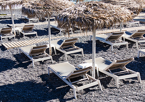 포토 JPG 해외이미지 모래 바다 섬 여행 의자 우산 하늘 휴가 휴식 손바닥 사람없음 물 파란색 태양 맑음 검은색 지중해 그리스 휴양지 화산 양산 산토리니 그리스인 파라다이스 해외포토 자연요소 서양인 손 유럽 컬러 가구 컨셉 날씨 산 장소 파일형식 이미지허브