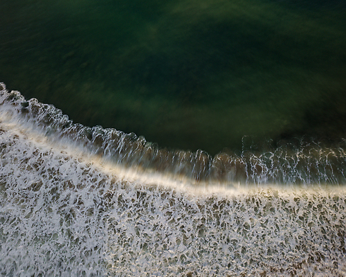 포토 JPG 해외이미지 모래 파도 바다 섬 백그라운드 자연 휴가 안테나 풍경 사람없음 야외 초록색 물 거품 흰색 서핑 정상 질감 장노출 드론 조감도 해외포토 자연요소 컬러 통신 촬영기법 수상스포츠 생태계 파일형식 이미지허브