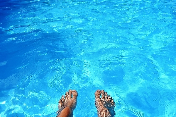 포토 JPG 해외이미지 라이프스타일 여자 바다 여행 신체 맨발 발 자연 휴가 휴식 건강 사람 사람없음 물 파란색 햇빛 태양 뷰티 맑음 수영 스파 젖음 신선 시원함 휴양지 돌봄 벌거벗은 양발 페디큐어 스플래쉬 해외포토 자연요소 컬러 컨셉 모션 날씨 생활 신체부위 장소 수상스포츠 생태계 파일형식 이미지허브