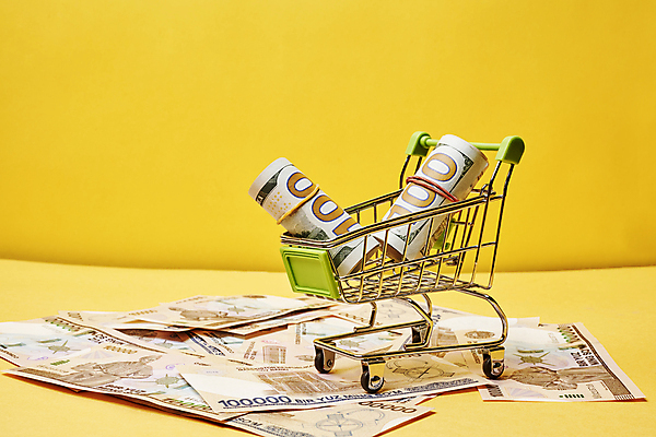 포토 JPG 해외이미지 종이 지폐 돈 사람없음 금융 쌓기 달러 상점 절약 구매 속도 투자 환율 우즈베키스탄 계산서 매각 부정부패 해외포토 컨셉 비즈니스 모션 경제 쇼핑 재산 중앙아시아 파일형식 이미지허브