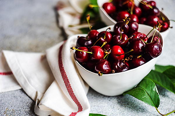 포토 JPG 해외이미지 그릇 실내 사람없음 아웃포커스 체리 담기 해외포토 식기 과일 모션 촬영기법 내부 파일형식 이미지허브