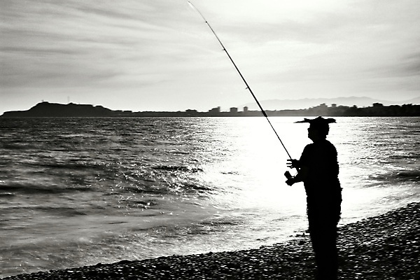 포토 JPG 해외이미지 주간 실루엣 낚시 흑백 한명 서기 들기 사람 해변 야외 낚시꾼 해외포토 자연요소 1 바다 모션 레저 촬영기법 파일형식 이미지허브