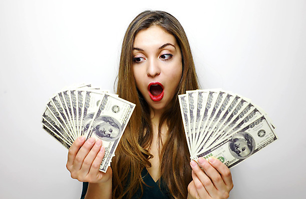 포토 JPG 해외이미지 백인 손 응시 여자 행복 포즈 백그라운드 돈 휴가 새로움 한명 서기 미소 성인 빨간색 뷰티 노란색 유행 우주 활발 흰색 잡기 자신감 연도 입술 흥분 긍정 팔 보여주기 히스패닉 고립 카피스페이스 브라질사람 해외포토 서양인 1 시선 감정 컬러 컨셉 모션 표정 사람 신체부위 공백 재산 파일형식 이미지허브