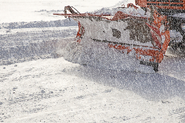 포토 JPG 해외이미지 도로 겨울 자동차 거리 안전 사람없음 야외 장비 작업 청소 오브젝트 눈치우기 제설 해외포토 계절 길 육상교통 교통시설 치우기 파일형식 이미지허브