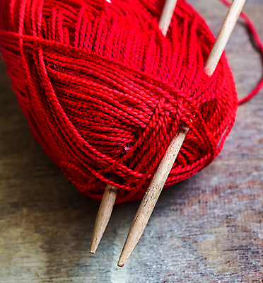 포토 JPG 해외이미지 근접촬영 사람없음 빨간색 뜨개질 털실 대바늘 핸드메이드 해외포토 뷰포인트 컬러 취미 실 파일형식 이미지허브