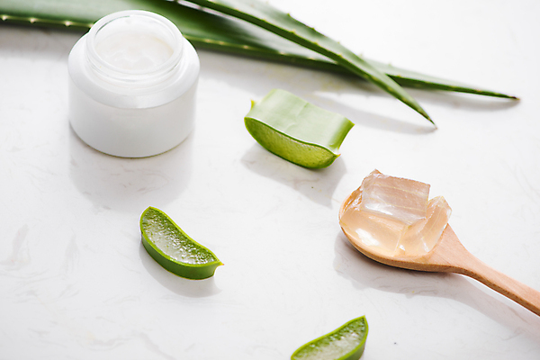 포토 JPG 해외이미지 실내 사람없음 병 피부관리 흰배경 나무숟가락 알로에 알로에베라 알로에젤 해외포토 식물 식기 백그라운드 내부 뷰티 숟가락 화장품 흰색 젤 파일형식 이미지허브