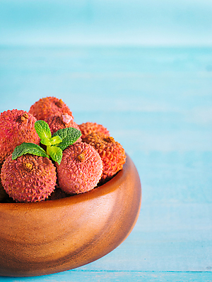 포토 JPG 해외이미지 실내 사람없음 민트 열대과일 담기 파란배경 나무그릇 리치 해외포토 그릇 백그라운드 과일 모션 내부 목재 파란색 허브 파일형식 이미지허브