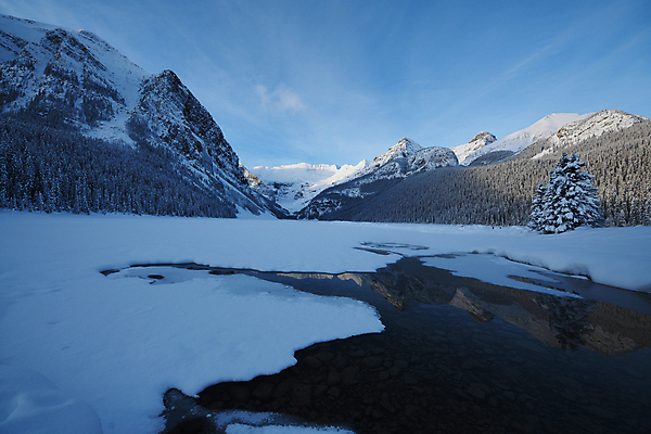 포토 JPG 해외이미지 나무 공원 호수 여행 캐나다 겨울 자연 하늘 아침 산 파노라마 사람없음 야외 물 파란색 평화 일출 얼음 침묵 흰색 숲 밴프 앨버타 전국 절정 해외포토 주간 자연요소 식물 계절 공공시설 컬러 컨셉 북아메리카 촬영기법 노을 소리 생태계 파일형식 이미지허브
