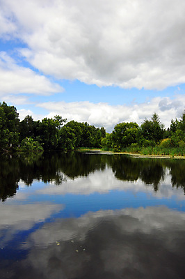 포토 JPG 해외이미지 식물 공원 유럽 호수 백그라운드 자연 산 풍경 사람없음 야외 초록색 물 여름 파란색 컬러풀 뷰티 반사 환경 검은색 연못 도시 소나무 숲 내추럴 벨로루시 전국 해외포토 자연요소 나무 계절 공공시설 나라 컬러 생태계 파일형식 이미지허브