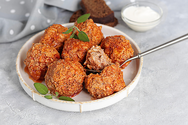 포토 JPG 해외이미지 접시 포크 실내 요리 사람없음 식탁보 미트볼 허브 흰배경 담기 유리그릇 해외포토 식물 그릇 식기 음식 백그라운드 모션 유리 내부 흰색 파일형식 이미지허브