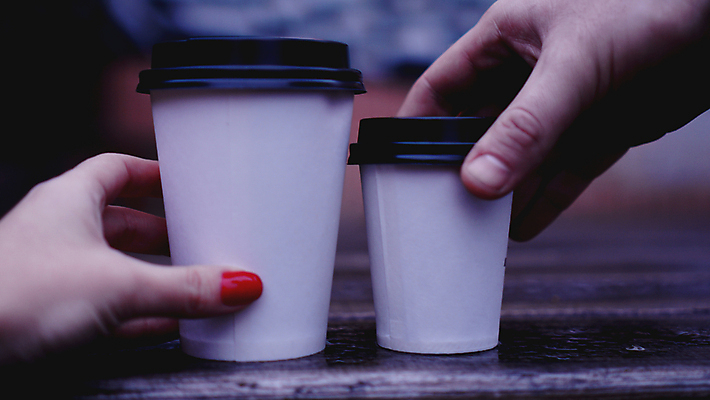 포토 JPG 해외이미지 손 디자인 종이 커피 음료 백그라운드 크리스마스 패턴 탁자 따뜻함 관리 사람없음 컵 빛 갈색 파티 우주 식당 목도리 공백 카페 우유 머그컵 덮개 흰색 뜨거움 그룹 맛 떨어짐 아침식사 소프트포커스 일회용 컨테이너 플라스틱 손톱관리 보케 향기 아로마 테이크아웃 카푸치노 에스프레소 라떼 모카 블러 카페인 해외포토 식기 잡화 기념일 산업 컬러 가구 컨셉 무늬 재질 유제품 촬영기법 이벤트 신체부위 상점 식사 뚜껑 네일아트 냄새 파일형식 이미지허브