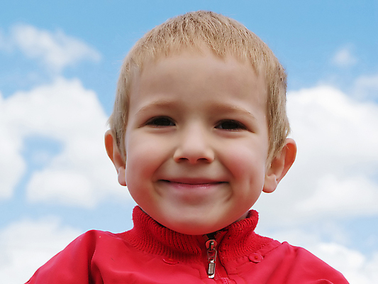 포토 JPG 해외이미지 백인 남자 행복 문화 아들 얼굴 어린이 백그라운드 장난 가족 자연 엄마 함께함 사랑 한명 미소 사람 인종 소년 야외 가로 여름 파란색 뷰티 기쁨 흰색 자녀 아빠 해외포토 서양인 1 계절 감정 컬러 컨셉 관계 표정 신체부위 생태계 파일형식 이미지허브