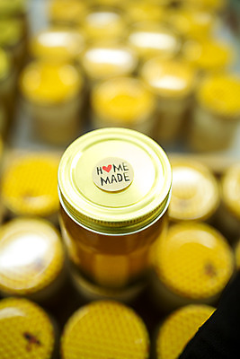 포토 JPG 농업 유리병 사람없음 야외 꿀벌 체코 꿀 벌꿀 양봉 양봉업 국내포토 유럽 산업 병_용기 벌_곤충 파일형식