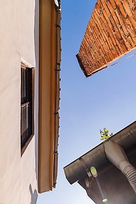 포토 JPG 주간 로우앵글 고건축 하늘 굴뚝 풍경 사람없음 야외 관광지 국내여행 군산 군산신흥동일본식가옥 국내포토 자연요소 건축물 뷰포인트 여행 전라북도 일본가옥 파일형식