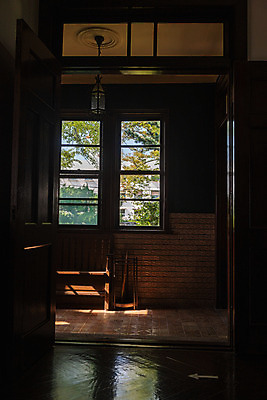 포토 JPG 주간 고건축 창문 전등 풍경 사람없음 야외 관광지 국내여행 군산 이영춘가옥 국내포토 자연요소 건축물 여행 조명 문화재 전라북도 파일형식