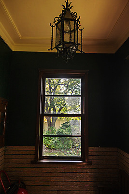 포토 JPG 주간 고건축 창문 전등 풍경 사람없음 야외 관광지 국내여행 군산 이영춘가옥 국내포토 자연요소 건축물 여행 조명 문화재 전라북도 파일형식