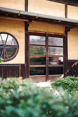 포토 JPG 주간 고건축 창문 풍경 사람없음 야외 관광지 문 국내여행 군산 군산신흥동일본식가옥 국내포토 자연요소 건축물 여행 전라북도 일본가옥 파일형식