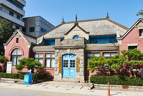 포토 JPG 주간 고건축 풍경 사람없음 야외 관광지 국내여행 군산 군산세관 국내포토 자연요소 건축물 여행 전라북도 파일형식 세관