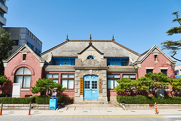 포토 JPG 주간 고건축 풍경 사람없음 야외 관광지 국내여행 군산 군산세관 국내포토 자연요소 건축물 여행 전라북도 파일형식 세관