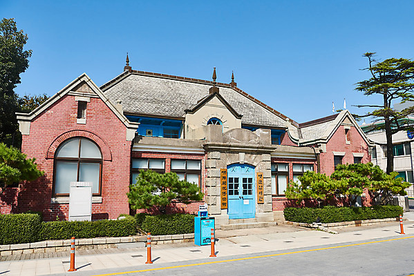 포토 JPG 주간 고건축 풍경 사람없음 야외 관광지 국내여행 군산 군산세관 국내포토 자연요소 건축물 여행 전라북도 파일형식 세관