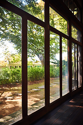 포토 JPG 주간 고건축 창문 풍경 사람없음 야외 관광지 복도 국내여행 군산 이영춘가옥 국내포토 자연요소 건축물 여행 문화재 전라북도 파일형식