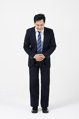 포토 JPG 스튜디오촬영 전신 남자 40대 중년 실내 한명 서기 누끼 정장 앞모습 한국인 인사 직장인 비즈니스맨 흰배경 공손 중년남자한명만 국내포토 직업 1 옷 뷰포인트 백그라운드 비즈니스 모션 사람 동양인 성인 내부 흰색 예절 남자한명만 중년남자만 파일형식