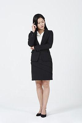 포토 JPG 스튜디오촬영 전신 여자 생각 스트레스 실내 한명 서기 누끼 정장 20대 성인 앞모습 한국인 직장인 비즈니스우먼 고민 흰배경 성인여자한명만 국내포토 직업 1 옷 감정 뷰포인트 백그라운드 비즈니스 모션 사람 동양인 청년 내부 흰색 여자한명만 성인여자만 파일형식