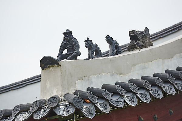 포토 JPG 주간 한국전통 로우앵글 여행 유적지 풍경 사람없음 야외 여름 관광지 세계문화유산 문화재 역사 한국사 조선시대 기와지붕 왕릉 잡상 조선왕릉 김포장릉 인헌왕후 원종 국내포토 자연요소 전통 계절 뷰포인트 고건축 지붕 한국 기와 왕 김포 파일형식 왕후