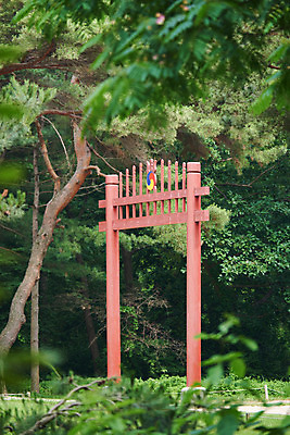 포토 JPG 주간 나무 한국전통 여행 유적지 풍경 사람없음 야외 초록색 여름 관광지 세계문화유산 문화재 역사 한국사 조선시대 왕릉 조선왕릉 홍살문 김포장릉 인헌왕후 원종 국내포토 자연요소 식물 전통 계절 컬러 고건축 한국 왕 전통문 김포 파일형식 왕후