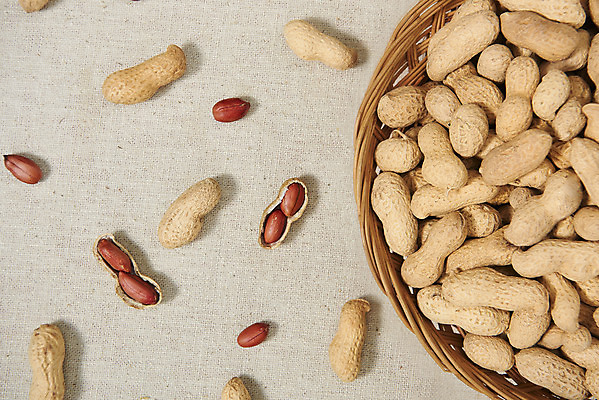 포토 JPG 스튜디오촬영 웰빙 실내 건강 사람없음 하이앵글 여러개 견과류 오브젝트 알맹이 땅콩 부럼 웰빙음식 땅콩껍질 베이지색배경 플랫레이 슈퍼푸드 라탄바구니 국내포토 뷰포인트 다수 백그라운드 내부 바구니 껍질 플랫 정월대보름 건강식품 건강식 베이지색 파일형식