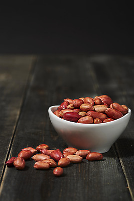 포토 JPG 스튜디오촬영 그릇 웰빙 실내 건강 사람없음 여러개 견과류 오브젝트 알맹이 땅콩 부럼 웰빙음식 슈퍼푸드 나무배경 국내포토 식기 다수 백그라운드 내부 정월대보름 건강식품 건강식 파일형식